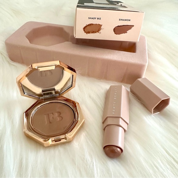 Fenty Beauty by Rihanna “Lil Bronze Duo” Mini Bronzer Set - Picture 3 of 5